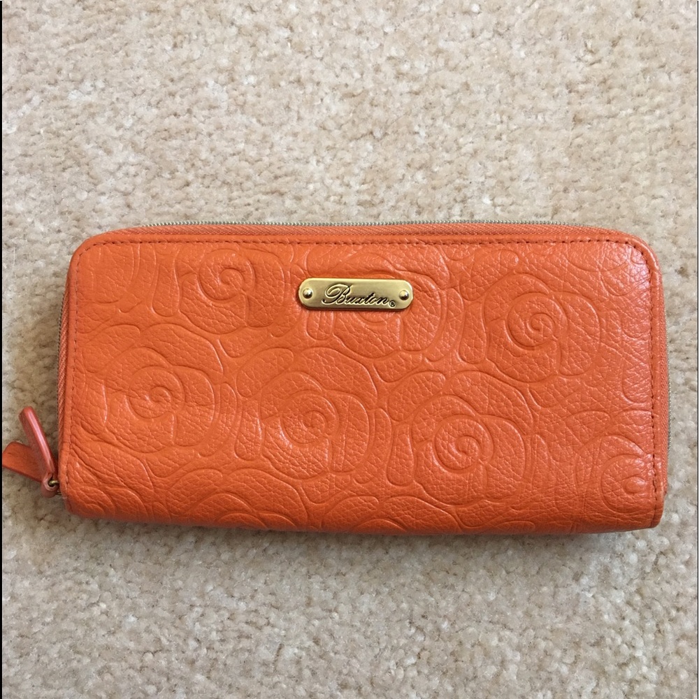 Buxton double zip wallet.